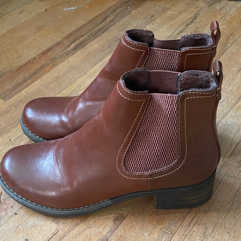 Eastland Chestnut Leather Ankle Booties
